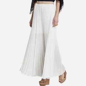 Maxi white accordion skirt